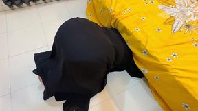 arab huge ass hot stepmom stuck under my bed just then i see her big thick booty & masturbat