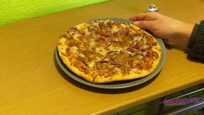 Sneaker-Girl Akira - Pizza Speziale