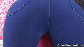 Leaky-nippled UK milf Ashleigh gets dirty
