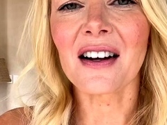 home made amateur blonde Masturbating