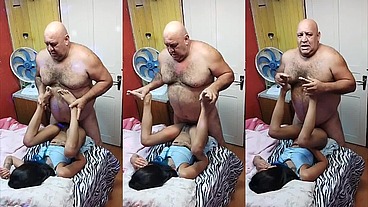 TIUZAO E A NOVINHA TARADA ESSA NOVINHA TEM UMA TARA PELO VELHO ELA GOSTA DE METER COM ELE TODOS OS DIAS