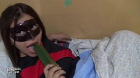 metiendo pepino a mi sobrina, gime rico, masturbacion femenina