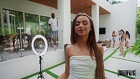 Nikki Nicole - Social Influencer