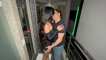 SAIU DA BALADA DIRETO PRA UMA FODA , ESSA MORENA É UMA DELICIA CHUPEI MUITO ELA