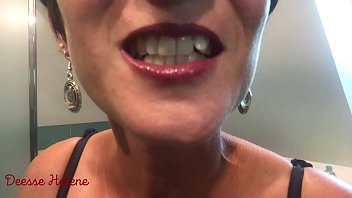 ASMR Bouche D&eacute_esse H&eacute_l&egrave_ne sur Vends-ta-culotte.com