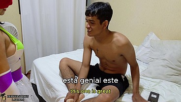 Le enseñe mi cosplay a mi hermanastro y termino follandome y dandome de tragar su leche