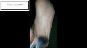 Caribean_feet11 uses fork and comb to itch