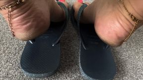 FeetWonders dirty feet flip flops and pink toes