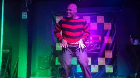 striper scorpion faz sexo ao vivo no palco com as casadas