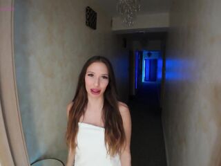 I meet her in the elevator, this babe followed me to my hotel room ????️???? - Laura Quest
