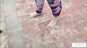 Mila1_Fox Bare feet playing in sand