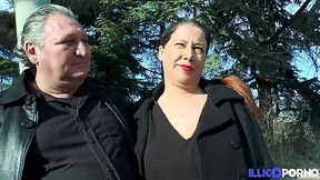 Thick Jenyfer takes boss' big cock up her booty
