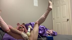 step daughter fills her pussy with my latex gloves and cums all over them using her hitachi