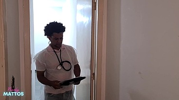 Médico terapeuta foi me examinar e enfiou a pica em mim