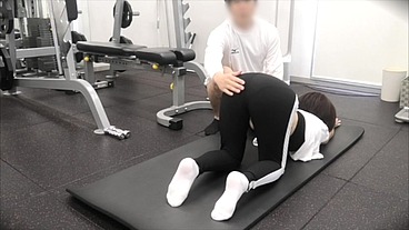 2年前に付き合ってた元カレがジム講師になってて、2年前を思い出すように2人はジムのト◯レで、、。