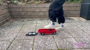 Sneaker-Girl Doro - Pick-Up Toy Car Crush