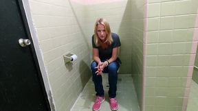 Custom: Bathroom visit - Voyeur Fetish