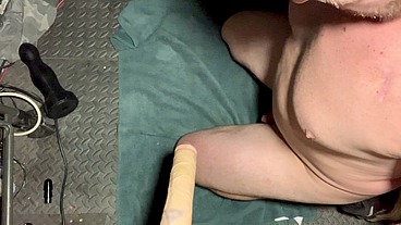 Lekkere dildo op mijn neukmachine