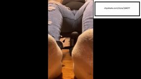 MamaPhatt shows itchy dry feet out hanes