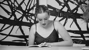 charlie forde got her cunt eaten by amber moore as she reads!