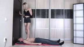 Valentina - barefoot trampling Full HD