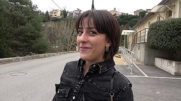 Assumant pleinement sa sexualité, Manéa, 20ans, déchire tout !