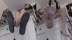 DIRTY FOOT FLIP FLOP DANGLE - Jamie Daniels, Foot Fetish, Shoe Dangle, POV, Dirty Feet - MP4