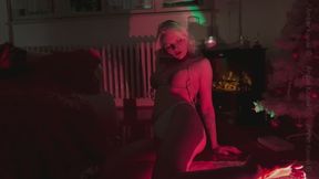 Cozy Winter: Blonde Teen18+ Amber plays with her dildo infront of the fireplace, watch this vhs tape