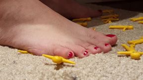 Unaware Giantess Barefoot Getting Ready 3 Yellow Tinies Edition WMV