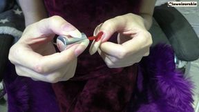 i polish my nails on left hand in red