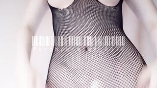 出し忘れの網タイツ履いていく動画です