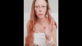 Milf Helps Your Bee Sting and Hand Fetish hd WMV