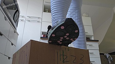 Sneakers crushing