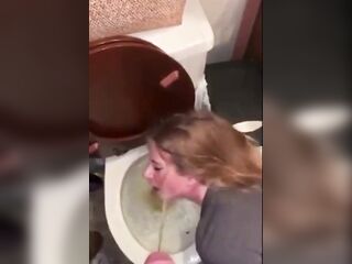 PERSONAL URINAL DOXIES! FACE URINATE & PEE DRINKING COMPILATION