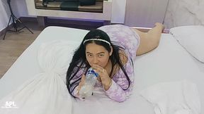 me gusta divertirme con mi esposa haciendo un rico y divertido juego de roles mientras me follo su gran culo y la lleno de creampie - historia completa