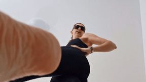 Stuck to the giantess' foot during workout (small version)