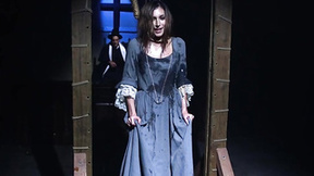 Jury double penetrate brunette witch