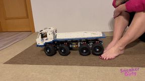 Sneaker-Girl Akira - Heavy Big Toy Car
