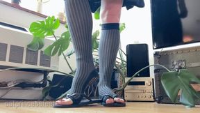Flip flops & toeless knee socks, high arches tease, Hungarian milf feet
