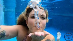 PLAYFUL IN THE POOL 1080p