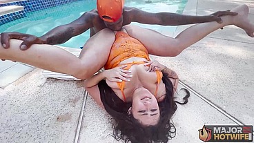 Busty Horny Brunette Josie Jaxxon Gets Her Pussy Fucked By Rome Major!