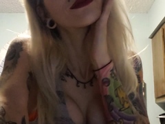 amateur blonde solo webcam