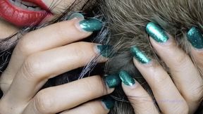Luxury mesmerize: fur fox and shiny nails
