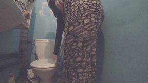 Wet farting and shots brown pieces