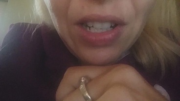 she loves to talk dirty, listen to her