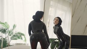 Mistress enjoys her latex in the mirror (4K)