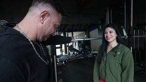 meu personal na academia trouxe o amigo dele pra me fuder gostoso na academia sem camisinha