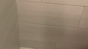 Queen Maxine Washes Her Cute Feet In The Shower