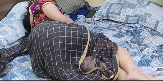 Thief sucking boobs of mallu aunty in Saree