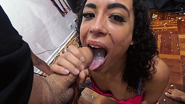 Aula de Carnaval com Nicoly Mattos: Quem Chupa Melhor Ganha Garganta Profunda com direito Leitinho na Boca